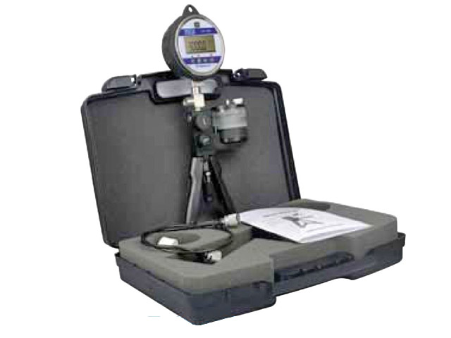 50578073 Wika 50578073 Hydraulic Test Pump Kit Model WICP-H10K 10000 PSI 1/4 NPTF Hard Sided Carrying Case