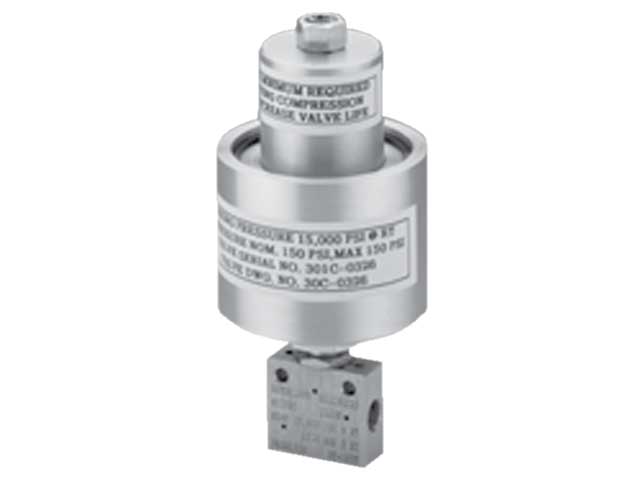 Autoclave Engineers Low Pressure Needle Valve with Piston Style Pneumatic Operated Actuator - MVE
